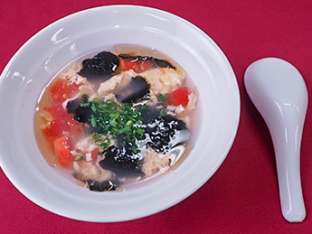 彩きれいな中華風海苔スープ